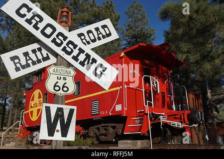 Un vieux train voiture est transformée en chambre d'hôtel unique expérience dans Williams, Arizona. Banque D'Images