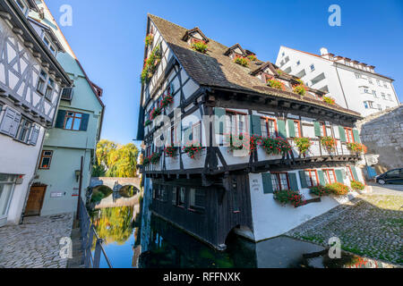 Ulm, Altstadt, das Hotel Schiefes Haus, Fachwerkbau aus dem 14. Jahrhundert, liegt am Fluss Große Blau, Banque D'Images