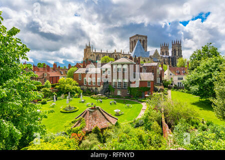 York, Angleterre, Royaume-Uni : la cathédrale de York, l'un des plus importants du genre en Europe du Nord Banque D'Images