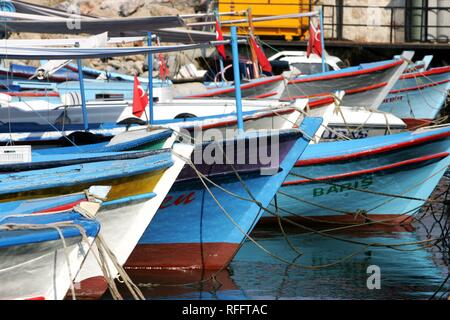 TUR, Turquie, Alanya : Riviera Turque. Les bateaux de pêche du port. | Banque D'Images