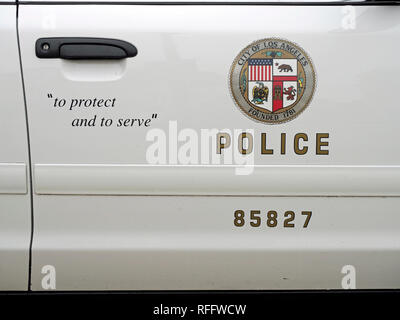 Insigne LAPD sur une Ford Crown Victoria P71 V8 Police Interceptor qui servait autrefois à Los Angeles affichée à une classe car show à Great Yarmouth. Banque D'Images