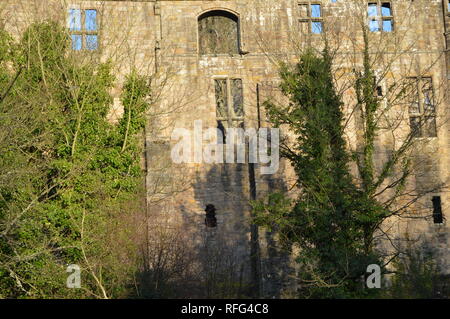 Dunfermline Abbey avec Palace mur sur un beau jour de décembre, Fife, Scotland Banque D'Images