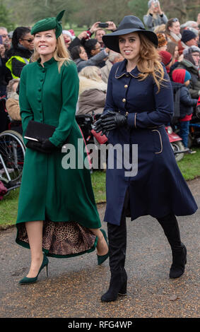 La Reine Elizabeth, accompagné par des membres de la famille royale, assiste à la cérémonie du Jour de Noël à l'Eglise Sainte-marie Madeleine à Sandringham comprend : Automne Phillips, Princesse Béatrice Où : Sandringham, Royaume-Uni Quand : 25 Déc 2018 Crédit : John Rainford/WENN Banque D'Images