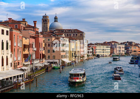 Grand Canal, la principale voie d'eau à Venise, Italie Banque D'Images