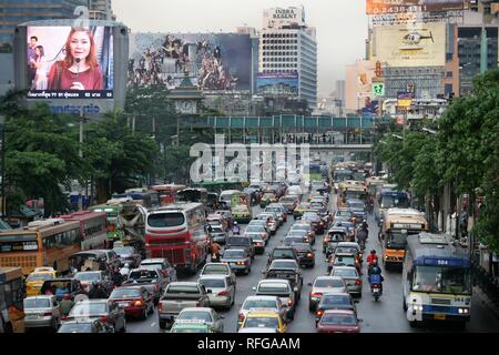 THA Thaïlande Bangkok embouteillage sur Sukhumvit Road pendant rushhour. | Banque D'Images