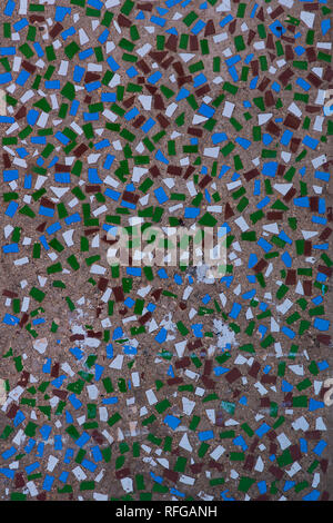 Arrière-plan de couleur mosaïque. Mosaïque de carreaux de céramique, porcelaine pièces. Texture mosaïque Banque D'Images