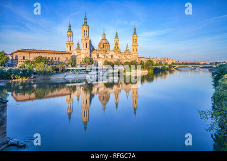 Basilique de Notre-Dame du Pilier et de l'Èbre, Zaragoza, Aragon, Espagne. Banque D'Images