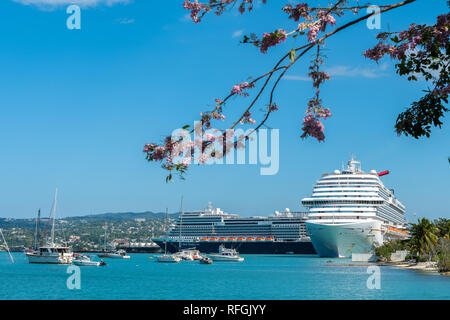 Montego Bay, Jamaïque - 09 janvier 2019 : Carnival Dream et Holland America Nieuw Statendam Bateaux de croisière amarrés au port terminal de croisière de Montego Bay Banque D'Images