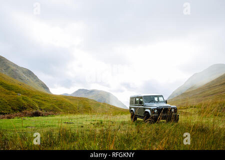 Un Land rover et spot de camping sauvage en Ecosse Banque D'Images