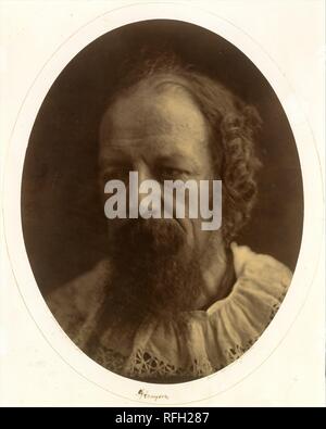 Alfred, lord Tennyson. Artiste : Julia Margaret Cameron (British (né en Inde), Calcutta 1815-1879 Kalutara, Ceylan). Dimensions : 35 x 27 cm (13 3/4 x 10 5/8 in. ) Irrégulières. Date : 4 juillet 1866. Lorsque le mari de Cameron a pris sa retraite en 1848 du Conseil de l'éducation et de Calcutta le Conseil suprême de l'Inde, ils se sont déplacés à l'Angleterre, établir d'abord à Tunbridge Wells, près de la vieille Charles ami le poète Henry Taylor, et plus tard à Putney Heath, près de la poète lauréat Alfred, Lord Tennyson et sa femme. Pour Cameron, ces hommes n'étaient pas simplement des amis et voisins, mais aussi intellectuel, spirituel, et un Banque D'Images