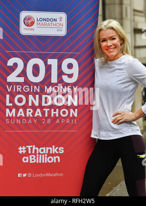 Modèle et presenter Nell McAndrew au Marathon de Londres Virgin Money déjeuner dans le centre de Londres. Banque D'Images