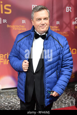 25 janvier 2019, Bavaria, Munich : Hape Kerkeling, comédien, vient à l'Prinzregententheater pour le Prix du Film bavarois. Photo : Tobias Hase/dpa Banque D'Images