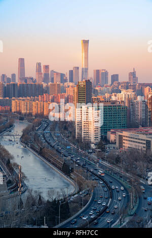 Beijing, Beijing, Chine. 26 janvier, 2019. Beijing, Chine-voitures fonctionner lentement à cause d'embouteillage à Pékin, en Chine. Crédit : SIPA Asie/ZUMA/Alamy Fil Live News Banque D'Images