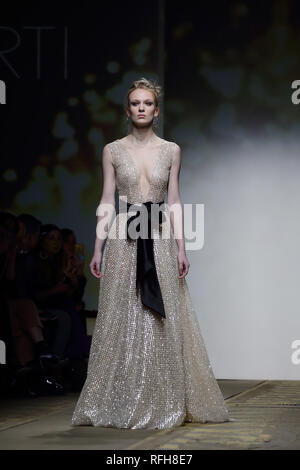 Rome, Italie. 25 Jan, 2019. Sur le modèle catwalk Fashion Week à Rome pour Giada Curti designer. Image Crédit : © Evandro Inetti via Zuma sur le fil) Credit : Evandro Inetti/ZUMA/Alamy Fil Live News Banque D'Images