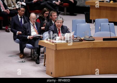 Organisation des Nations Unies, New York, USA, le 23 janvier 2019 - Carlos Holmes Trujillo Garcia, Ministre des affaires étrangères de la République de Colombie, mémoires presse après la réunion du Conseil de sécurité sur la situation dans son pays aujourd'hui au siège des Nations Unies à New York. Photo : Luiz Rampelotto/EuropaNewswire dans le monde d'utilisation | Banque D'Images