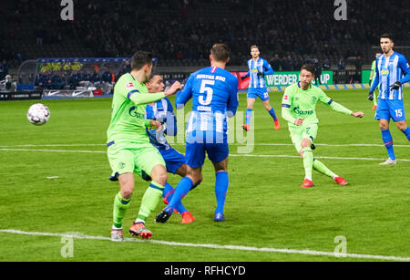 Berlin, germant. 25 janvier 2019. Mark CHU, S04 Nr. 7 shoot but pour 1-2 Hertha BSC Berlin - FC SCHALKE 04 - DFL RÈGLEMENT INTERDIT TOUTE UTILISATION DES PHOTOGRAPHIES comme des séquences d'images et/ou quasi-vidéo - 1.ligue de soccer allemand à Berlin, Allemagne, le 25 janvier 2019, Journée de la saison 2018/2019, 19 © Peter Schatz / Alamy Live News Banque D'Images