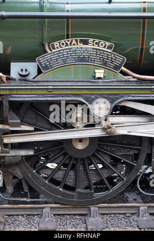 Roues et bielles du Royal Scot photographié à la locomotive sur l'accueil des visiteurs de Highley station Severn Valley Railway, Shropshire, England, UK Banque D'Images