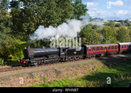 Locomotive vapeur 63395 Q6 tirant un train sur la Severn Valley Railway Highley Station à vapeur au cours de l'automne Gala, Shropshire, England, UK Banque D'Images