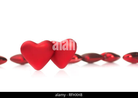 Valentines Day background avec coeurs rouges sur fond blanc Banque D'Images