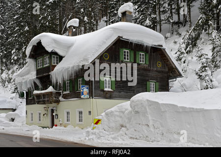 ICYCLES . EISZAPFEN Banque D'Images