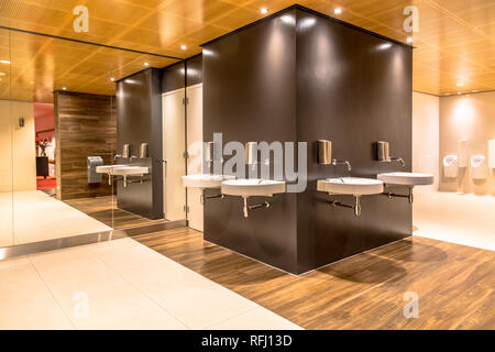 Détail de conception moderne des toilettes publiques et les toilettes. L'intérieur de luxe. Banque D'Images