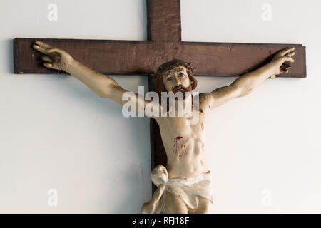 Pavie, Italie. 20 novembre 2017. Jésus Christ sur la croix à la cantine de l'hôpital Policlinico San Matteo (Hôpital Saint Matthieu) à Pavie. Banque D'Images