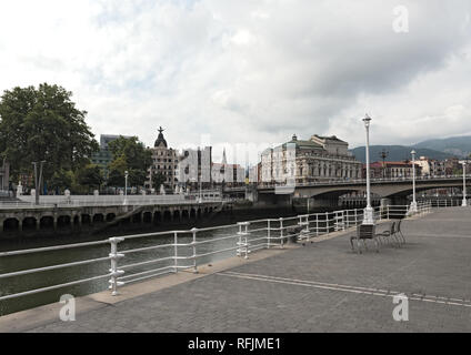 Vue sur l'estuaire de Bilbao et l'arenal, alopho Bilbao, Pays basque, Espagne Banque D'Images