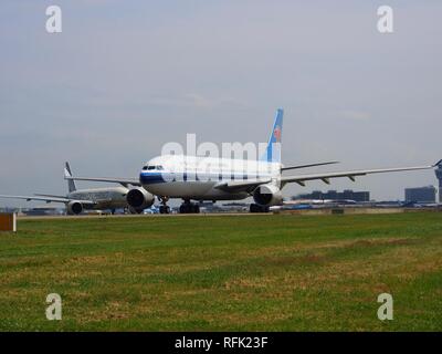 B-6542 China Southern Airlines Airbus A330-223 - cn 1297. Banque D'Images