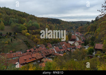 Vue sur le village de Stolberg à la résine en automne Banque D'Images