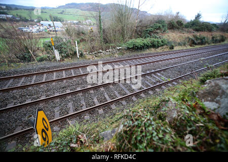 Le point où Belfast à Dublin principale traverse la ligne de chemin de fer sur la frontière irlandaise, l'Armagh, en Irlande du Nord, 18 janvier 2019. Le premier ministre irlandais, Leo Varadkar, a soulevé la possibilité d'agents en uniforme ou des soldats déployés à la frontière avec l'Irlande du Nord (Jan25, 2019) dans le cas d'un Brexit chaotique et désordonnée. Dans l'avertissement plus explicite encore des conséquences d'une non-partie Brexit il a dit que dans le pire des cas, une frontière pourrait "faire participer les personnes en uniforme et qu'il peut impliquer la nécessité, par exemple, pour les appareils photo, l'infrastructure physique, peut-être la présence de la police, ou Banque D'Images