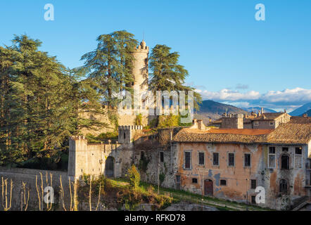 Orvinio (Italie) - un charmant petit village médiéval de seulement 387 habitants, inséré dans le club des plus beaux villages ; province de Rieti. Banque D'Images