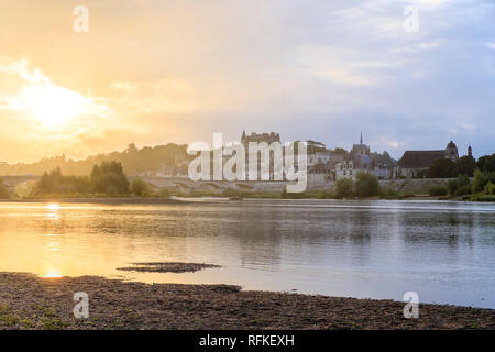 France, Indre et Loire, d'Amboise et la Loire au lever du soleil // France, Indre-et-Loire (37), d'Amboise et la Loire au levier de commande du soleil Banque D'Images