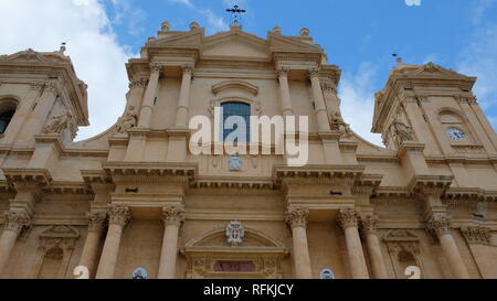 St Nicholas Cathedral of Noto. Noto, Syracuse, en Sicile. Est une cathédrale catholique romaine, faite dans le style de la Sicile baroque. Banque D'Images