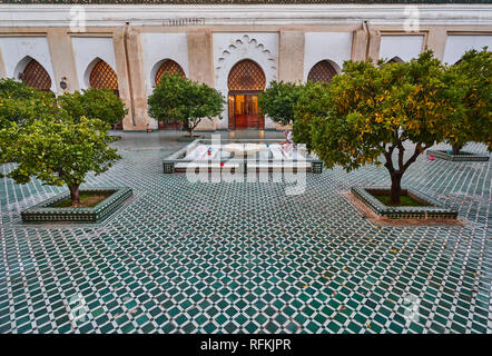 Cour / jardin de la Mosquée Koutoubia, Marrakech (Marrakech), Maroc Banque D'Images