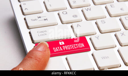 Clavier de l'ordinateur avec les mots écrits sur la protection des données Banque D'Images