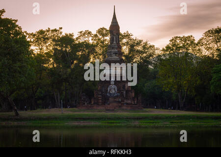 Dans l'ensemble du Temple de Sukothai, Thaïlande. Banque D'Images