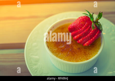 Pudding à la fraise ( image filtrée traitées effet vintage. ) Banque D'Images