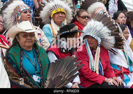 Les autochtones canadiens en costume traditionnel au Stampede de Calgary, Calgary, Alberta, Canada Banque D'Images