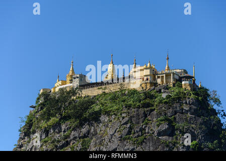 Mont Popa au Myanmar Banque D'Images