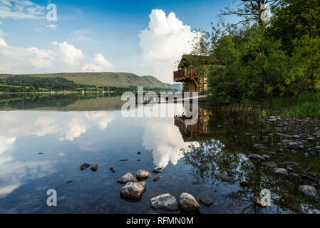 Réflexions tranquilles en soirée du duc de Portland à Ullswater, Lake District, Cumbria, Angleterre, Royaume-Uni Banque D'Images