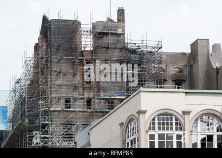 Les échafaudages autour de la Glasgow School of Art après l'incendie en 2018, l'Écosse, Royaume-Uni Banque D'Images