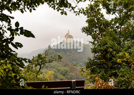 Belle vue sur arksburg "château" à l'automne contre ciel brumeux Banque D'Images