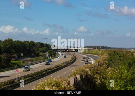 Allemagne, FRANCFORT - Septembre 06, 2015 : Airbus A321 de la Lufthansa (livrée rétro) Les taxis sur la piste à l'aéroport de Francfort Banque D'Images