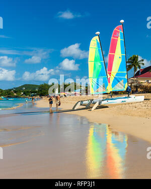 La plage de Reduit Rodney Bay, Sainte-Lucie, Caraïbes. Banque D'Images