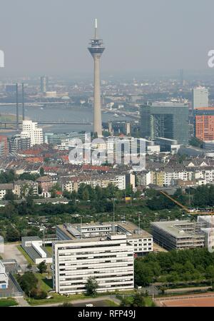 Centre-ville avec des capacités de la police fédérale à l'avant-plan, Düsseldorf, Rhénanie du Nord-Westphalie, Allemagne Banque D'Images