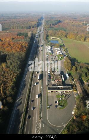 L'autoroute A3, station service Hoesel, Ratingen, Rhénanie du Nord-Westphalie, Allemagne Banque D'Images