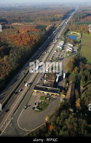 L'autoroute A3, station service Hoesel, Ratingen, Rhénanie du Nord-Westphalie, Allemagne Banque D'Images