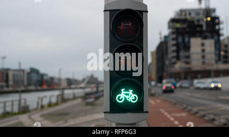 La couleur verte aux feux de circulation pour les cyclistes. Banque D'Images