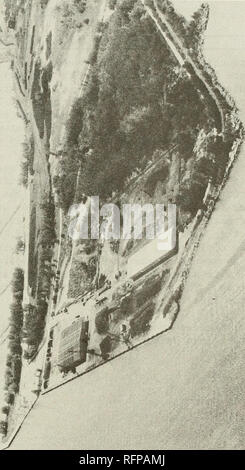 . Des histoires de cas de Corps brise-lames et d'embarcadère. Rapport 3. Les brise-lames, jetées, digues, jetées. . Veuillez noter que ces images sont extraites de la page numérisée des images qui peuvent avoir été retouchées numériquement pour plus de lisibilité - coloration et l'aspect de ces illustrations ne peut pas parfaitement ressembler à l'œuvre originale.. Bottin, Robert R ; U.S. Army Engineer Waterways Experiment Station, United States. De l'armée. Corps of Engineers ; réparation, l'évaluation, l'entretien, et la réadaptation Programme de recherche. [Vicksburg, Mississippi : U.S. Army Engineer Waterways Experiment Station ; Springfield, V Banque D'Images