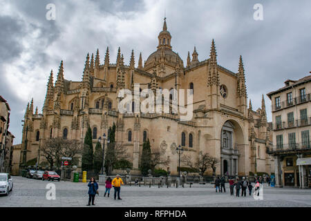 Segovia, Espagne : Mars 2015 : la cathédrale catholique de style gothique situé sur la place principale Banque D'Images